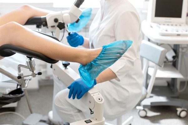 khi có biểu hiện viêm phụ khoa chị em cần đi thăm khám ngay khi có biểu hiện viêm phụ khoa chị em cần đi thăm khám ngay