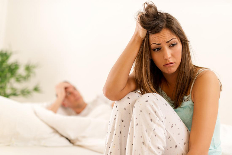 khi ngứa vùng kín, chị em có thể bị đau đớn lúc quan hệ với bạn tình khi ngứa vùng kín, chị em có thể bị đau đớn lúc quan hệ với bạn tình