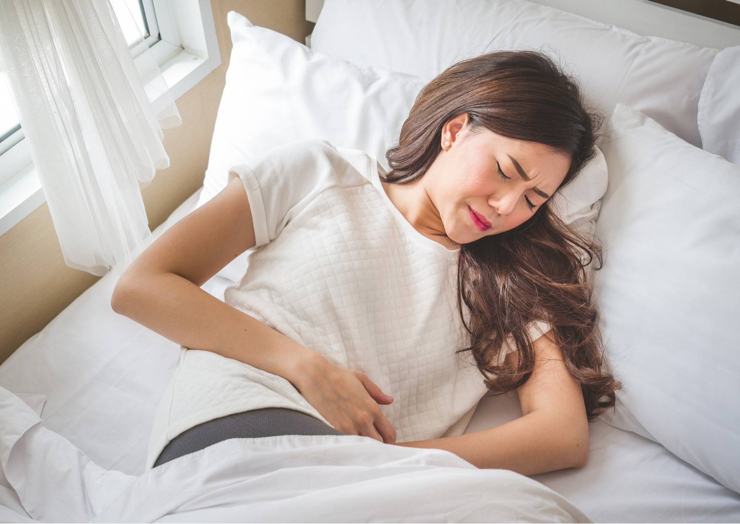 đau vùng bụng dưới là triệu chứng điển hình của người bệnh đau vùng bụng dưới là triệu chứng điển hình của người bệnh