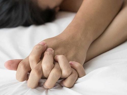quan hệ tình dục trong không gian không thoải mái, chật hẹp cũng gây nên hiện tượng xuất tinh sớm quan hệ tình dục trong không gian không thoải mái, chật hẹp cũng gây nên hiện tượng xuất tinh sớm
