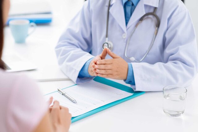 bác sĩ tư vấn cho bệnh nhân trước khi thực hiện thủ thuật phá thai bác sĩ tư vấn cho bệnh nhân trước khi thực hiện thủ thuật phá thai